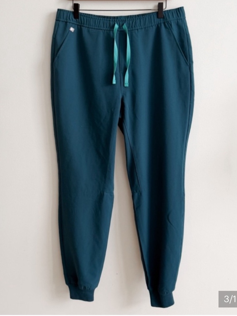 Figs Tansen Jogger style pant Large